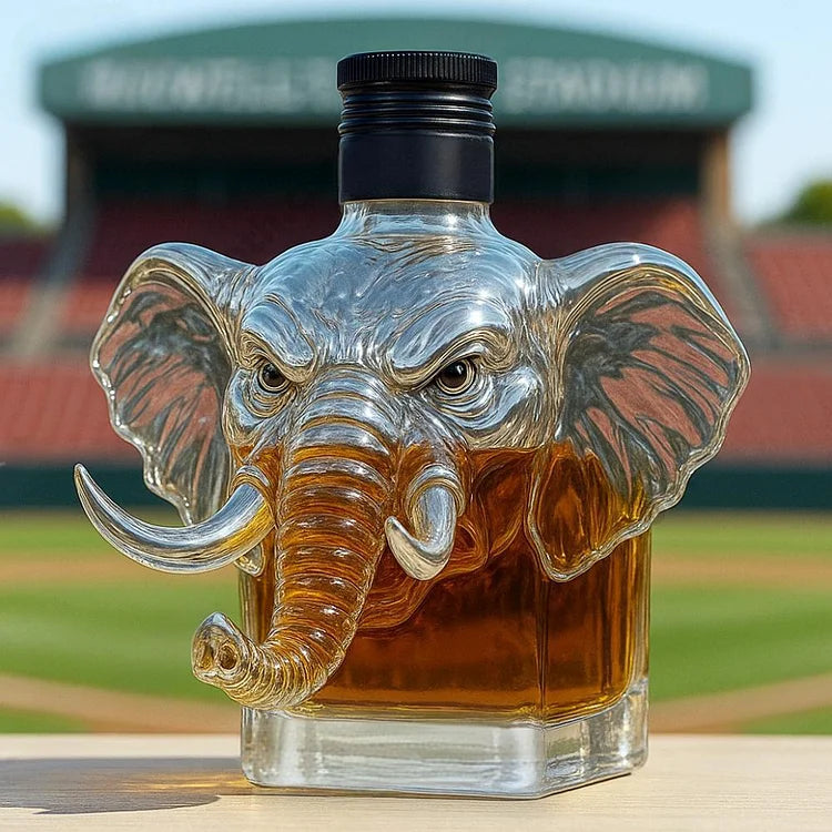 Egy üveg Elephant Crown Royal whisky