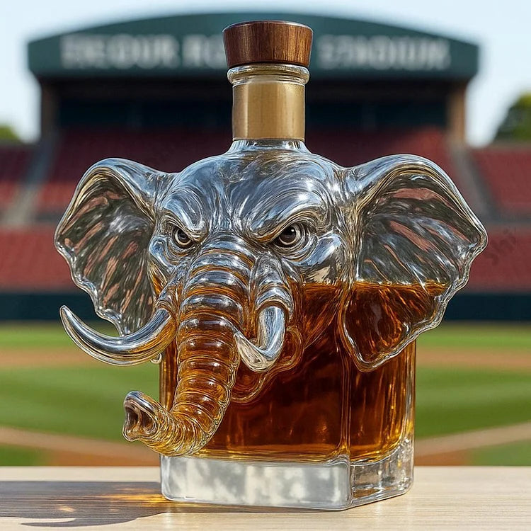 Egy üveg Elephant Crown Royal whisky